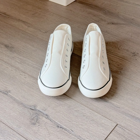 Canvas Slip On Sneaker NWT - Picture 2 of 6